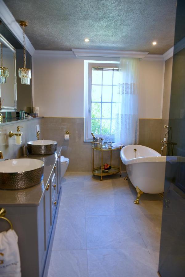Villa Giardino Heritage Boutique Hotel Bol Exterior photo