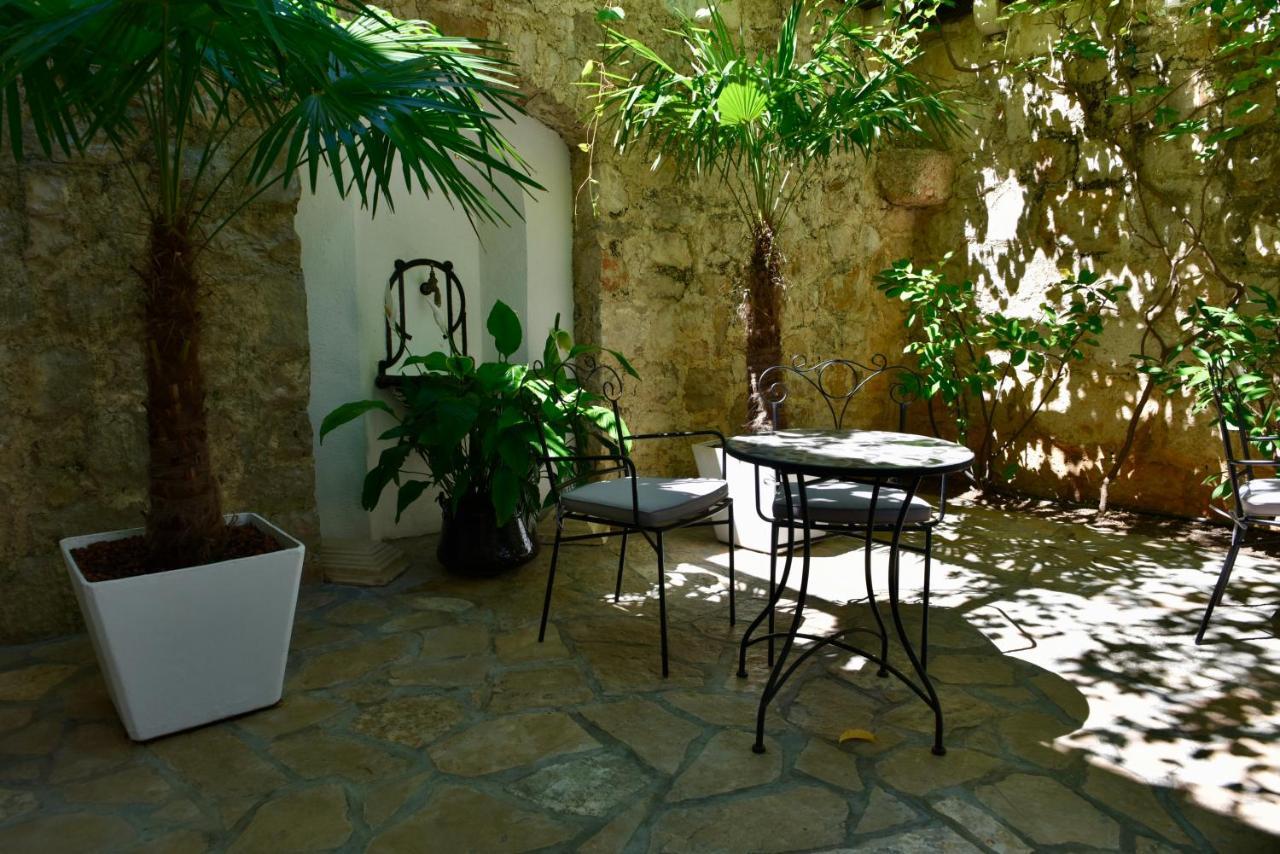Villa Giardino Heritage Boutique Hotel Bol Exterior photo